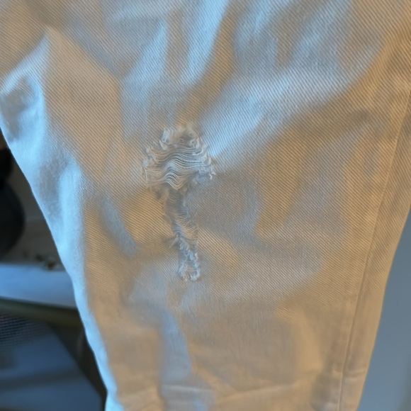 White ripped at the knees  gap never worn - Picture 3 of 5